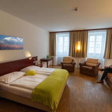 Stadthotel ヴァイトホーフェン・アン・デア・ターヤ エクステリア 写真