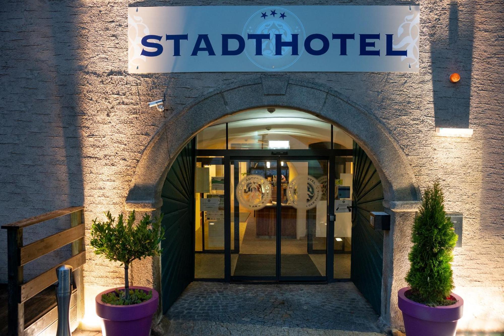 Stadthotel ヴァイトホーフェン・アン・デア・ターヤ エクステリア 写真